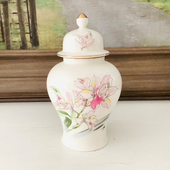 Vintage Translucent Bone China Ginger Jar White Gold Pink Floral Japan FLAW - Picture 11 of 12